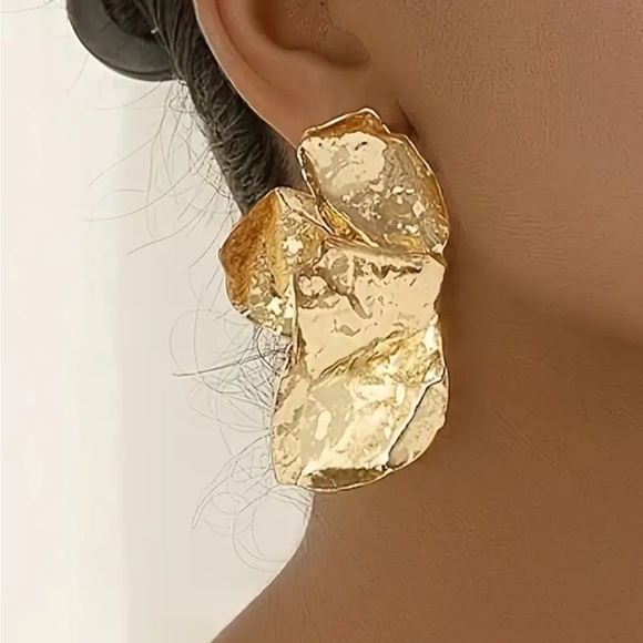 Green Statement Flower Petal Stud Earrings - Picture 2 of 3